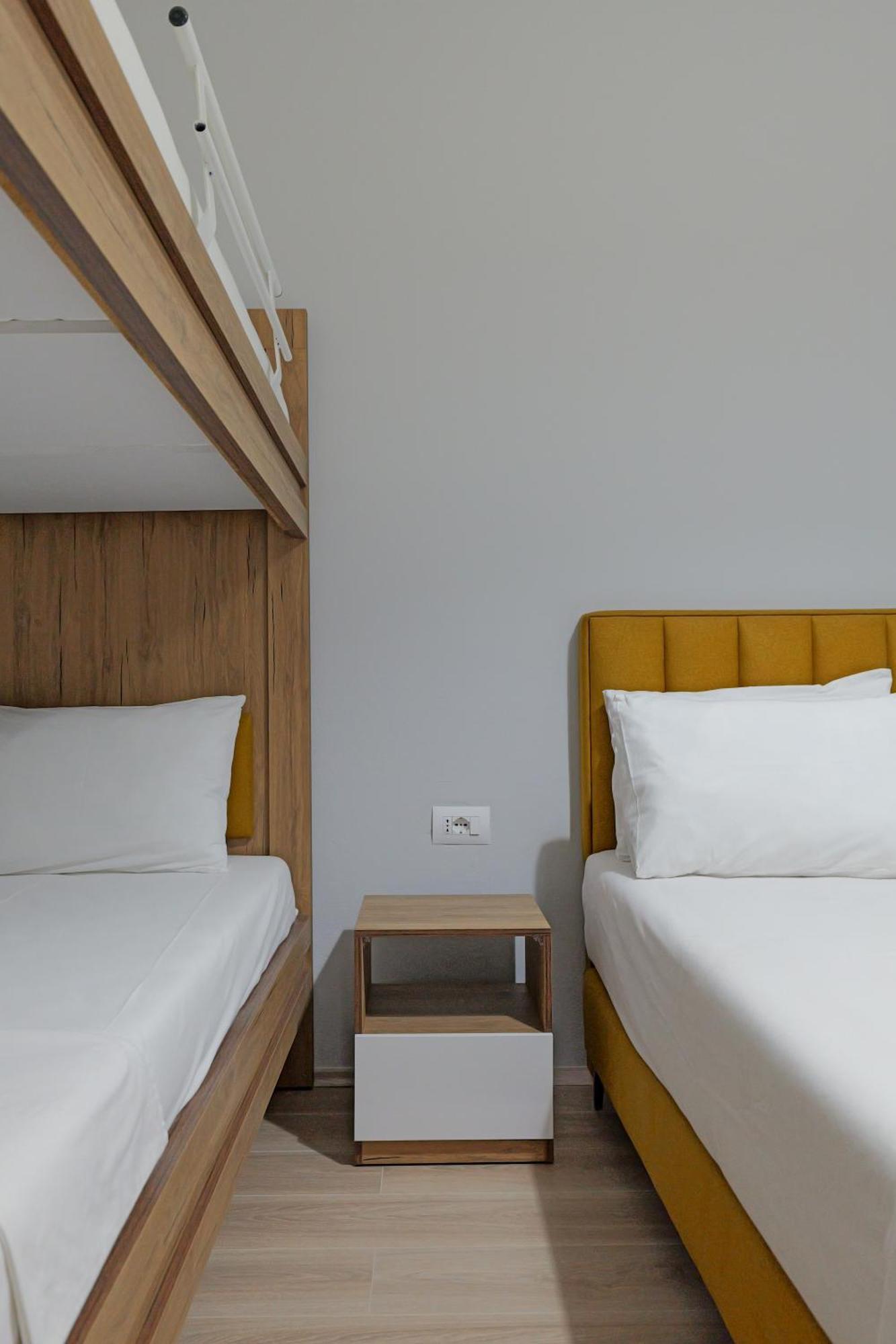 Hotel Holiday Sarande Ngoại thất bức ảnh