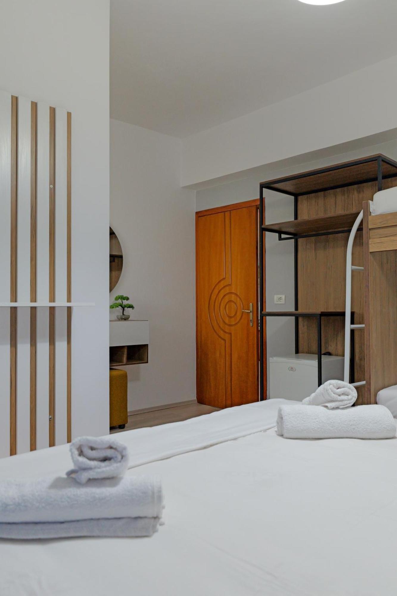 Hotel Holiday Sarande Ngoại thất bức ảnh